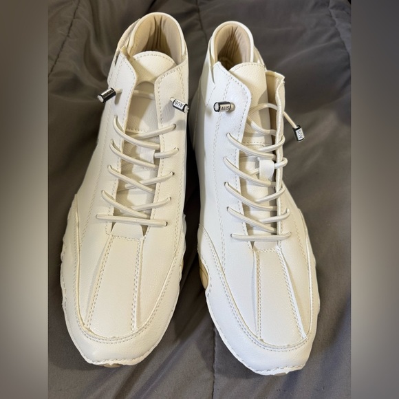 Stylish White Men's Shoes - Picture 3 of 7